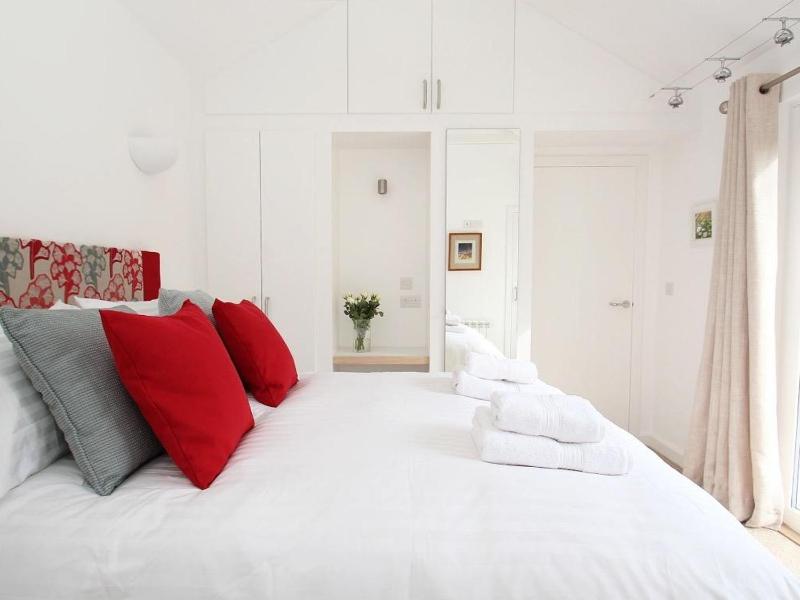 Cot Valley Cottage - image 24