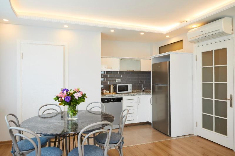 Two-Bedroom Apartment with City View image 4