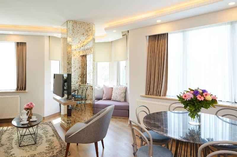 Two-Bedroom Apartment with City View image 3