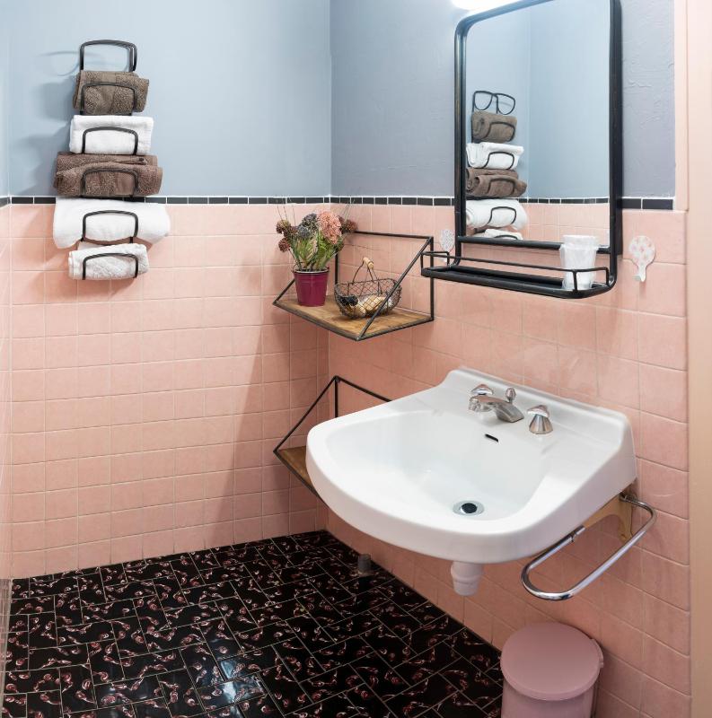 Double Room image 4