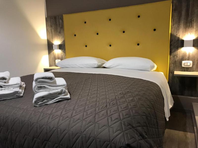 Standard Double Room image 4