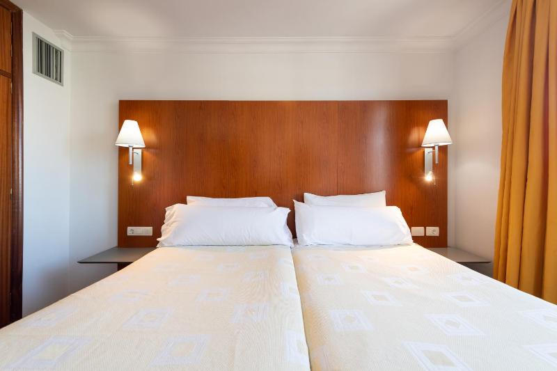 TC Apartamentos Dorotea - image 2