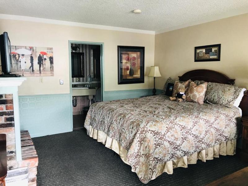Superior King Suite image 2