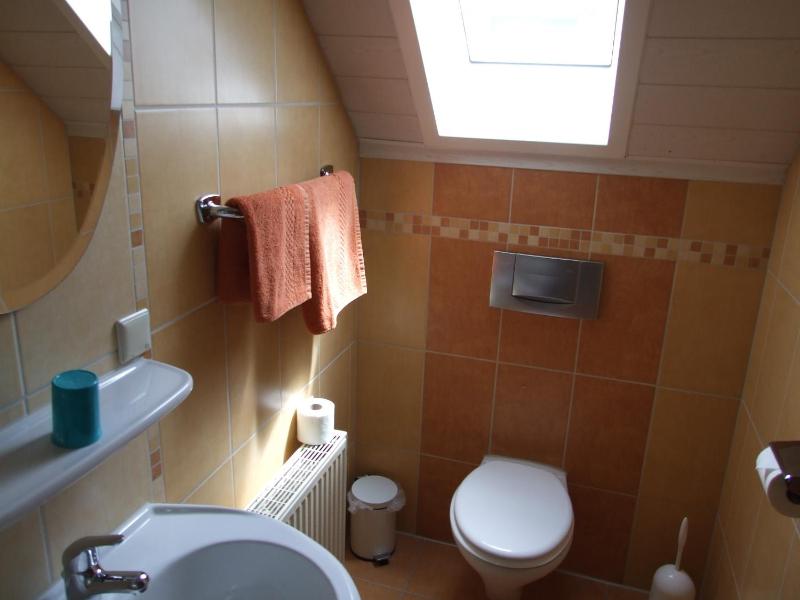 Twin Room image 4