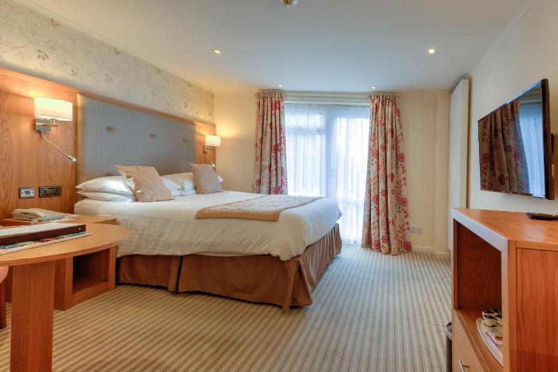 Double Room with Balcony image 3