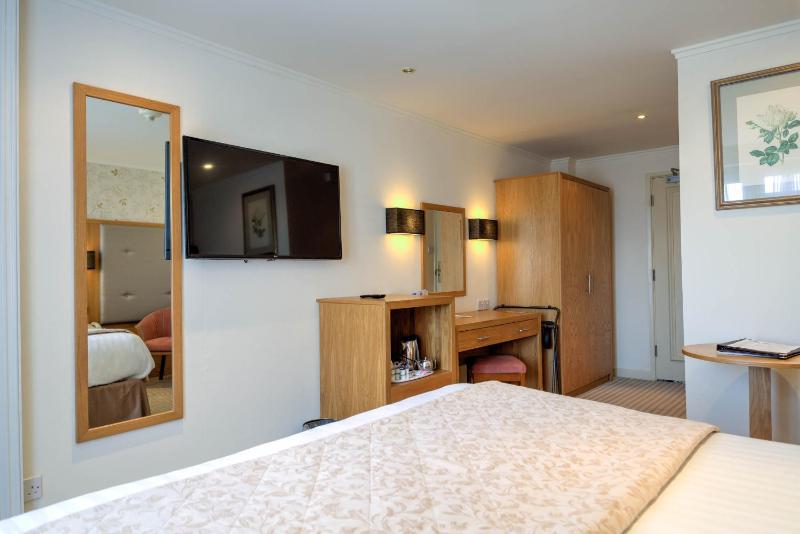 Double Room with Balcony image 4