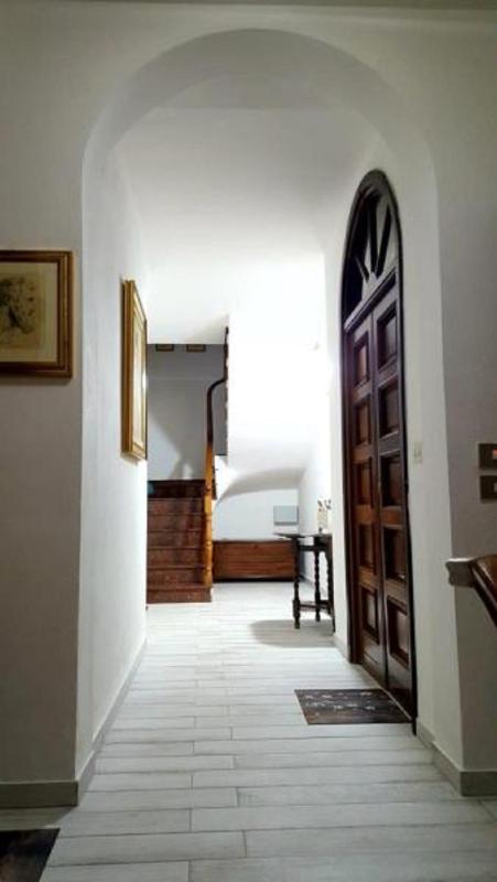 One-Bedroom Apartment image 3