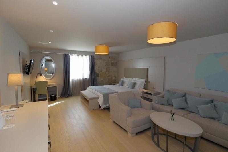 Suite with Sea View image 3