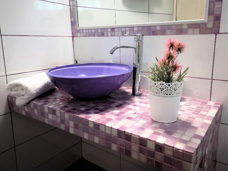 Budget Double Room image 3