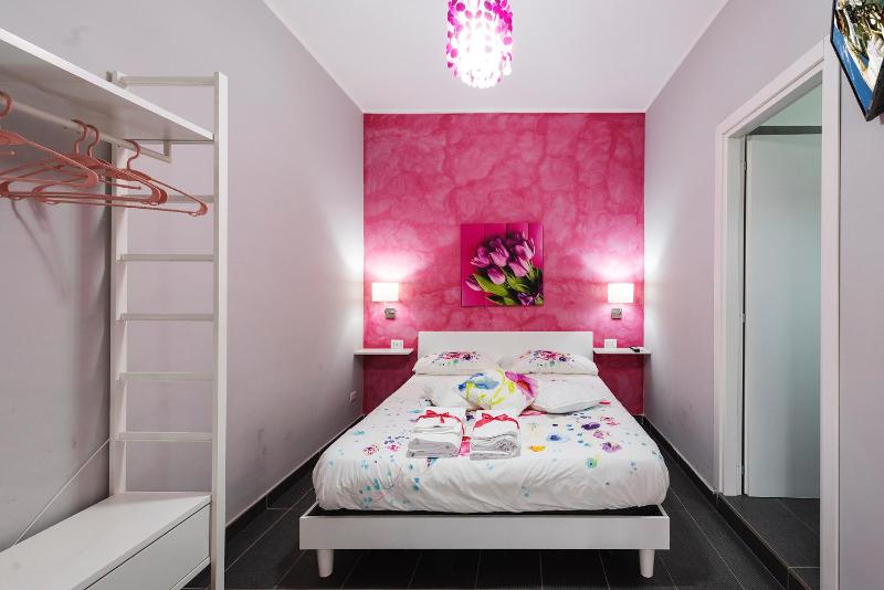 Deluxe Double Room with Balcony image 1