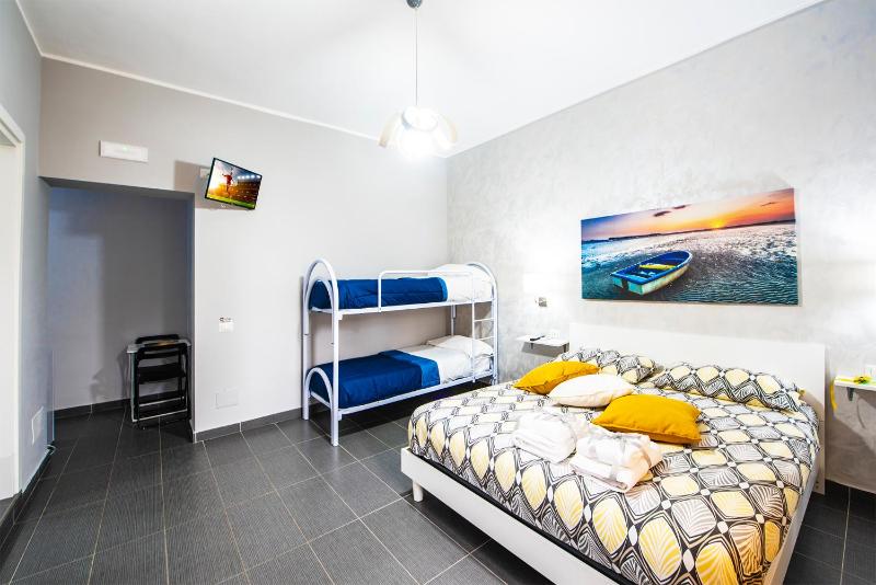 Superior Quadruple Room image 3