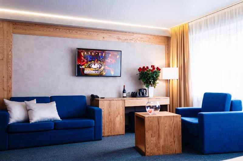 Superior King Room image 3