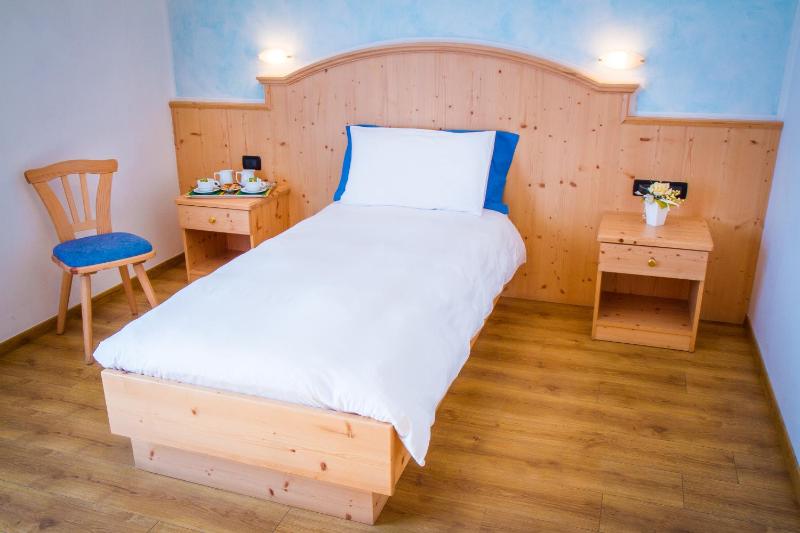 Double or Twin Room image 4