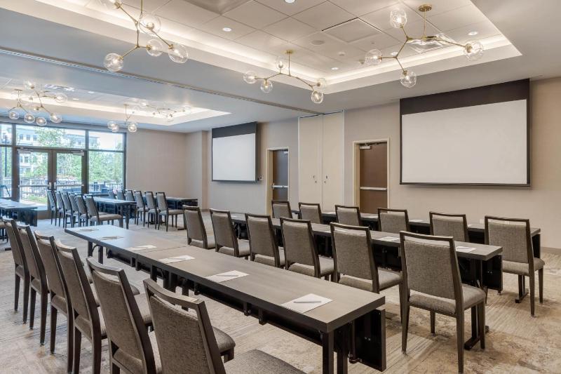 DoubleTree by Hilton Charleston Riverview - image 14