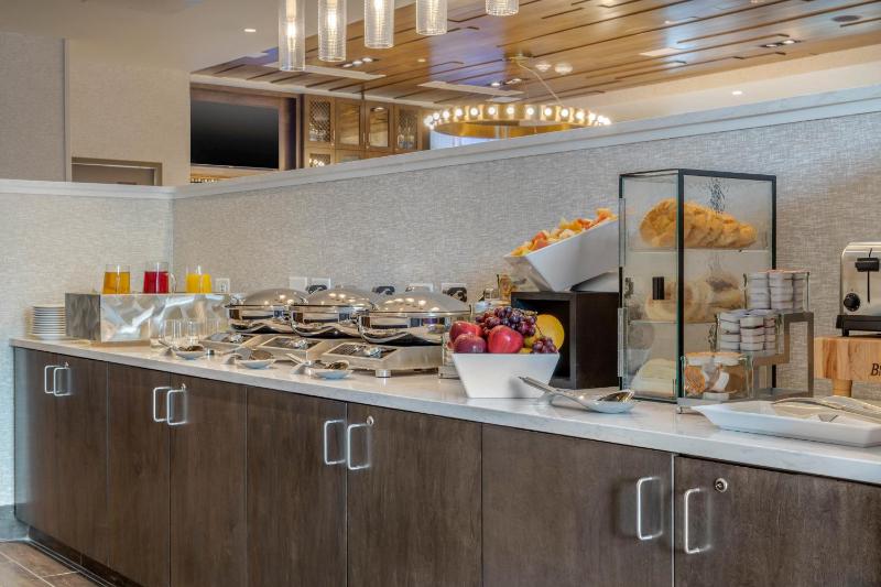 DoubleTree by Hilton Charleston Riverview - image 8