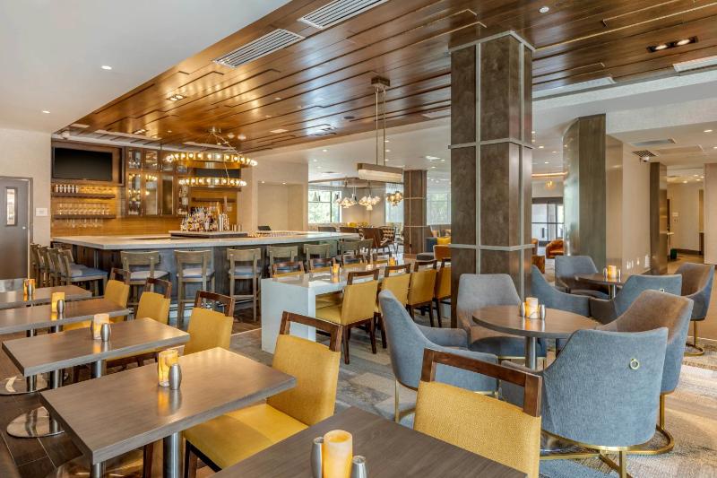 DoubleTree by Hilton Charleston Riverview - image 10