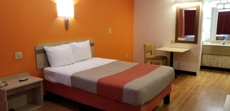 King Room image 4