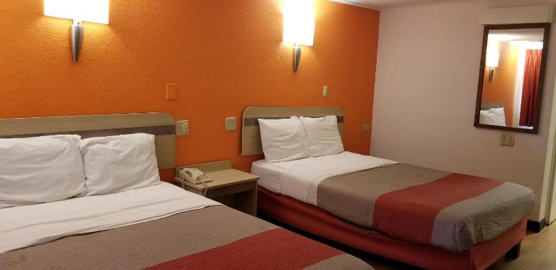 Double Room with Two Double Beds - Smoking image 4