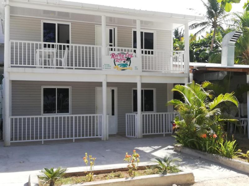 Rocky Cay Lodging - image 1