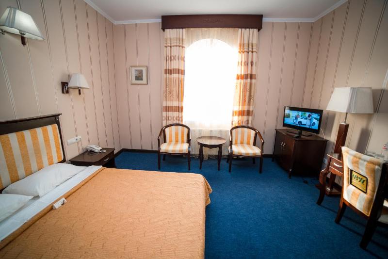 Standard Double Room image 3