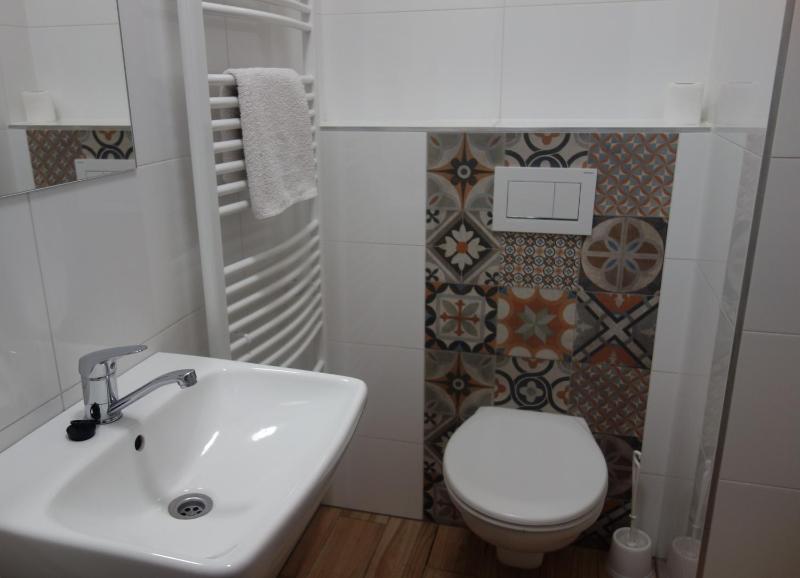 Twin Room with Bathroom image 3