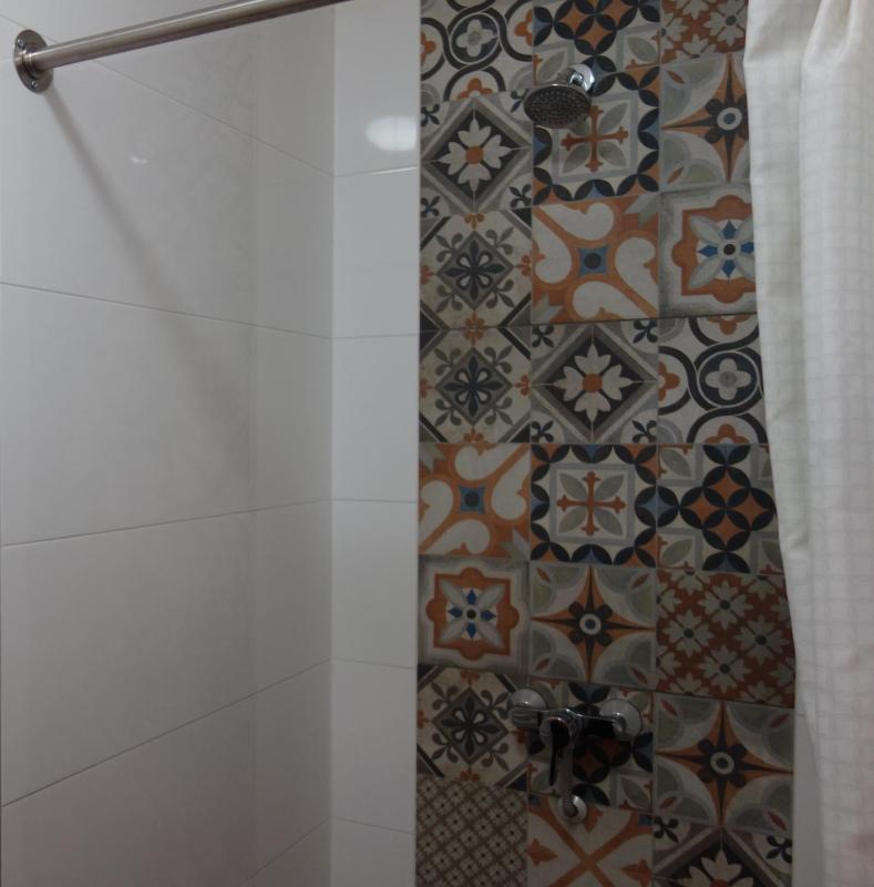 Twin Room with Bathroom image 2