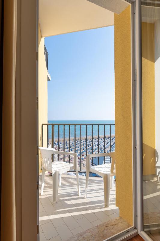 Triple Room with Partial Sea View image 1