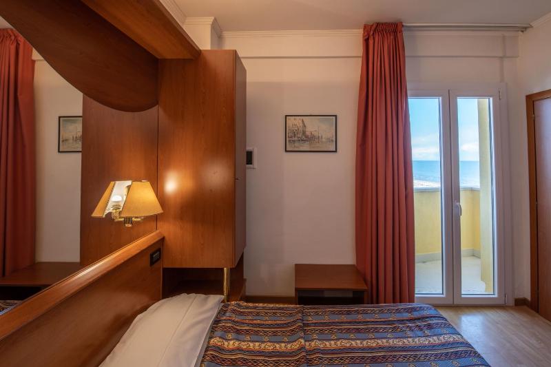 Hotel Mondial - image 11
