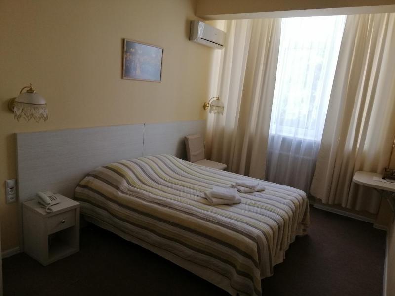 light hotel & hub - image 8