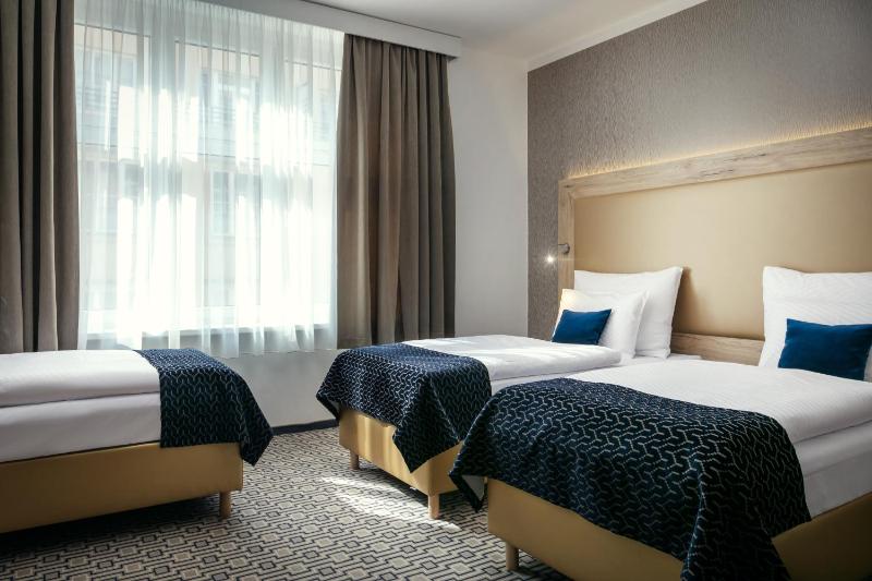 Double Room with Extra Bed image 1