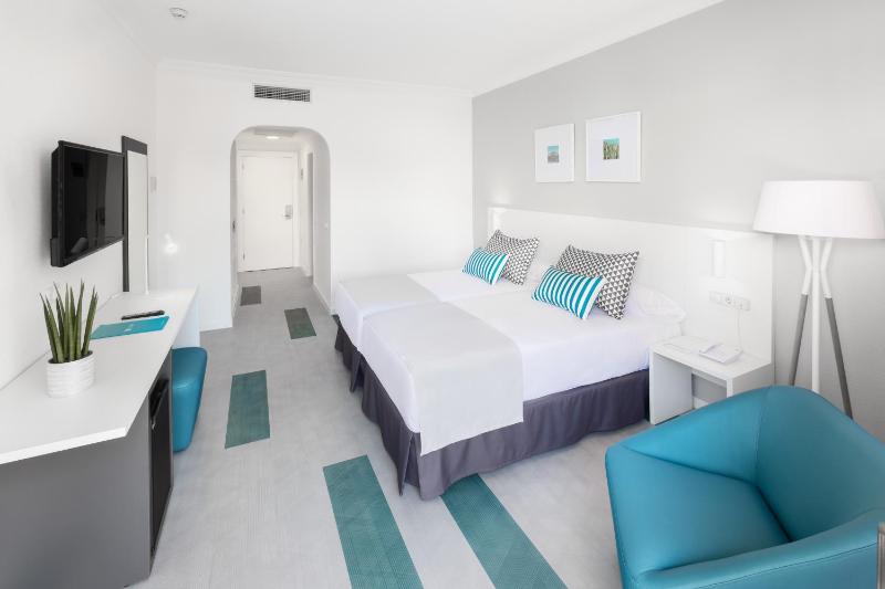 Double or Twin Room image 3
