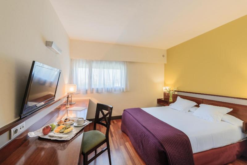 Double Room image 3