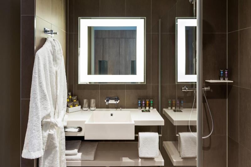 Executive Double Room with One Double Bed and One Sofa Bed image 3