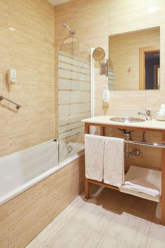 Superior Double Room with Two Beds image 2