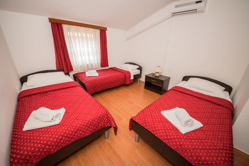 Triple Room with Private Bathroom image 4
