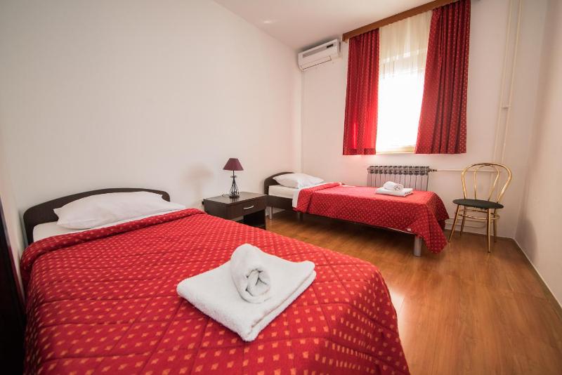 Twin Room with Private Bathroom image 1
