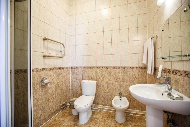 Budget Double Room image 2