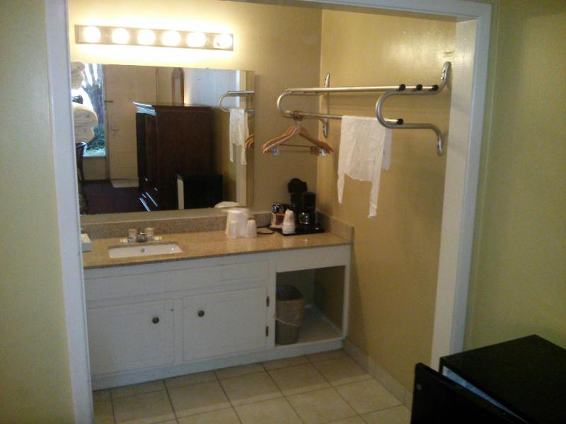 King Room - Disability Access - Non-Smoking image 2