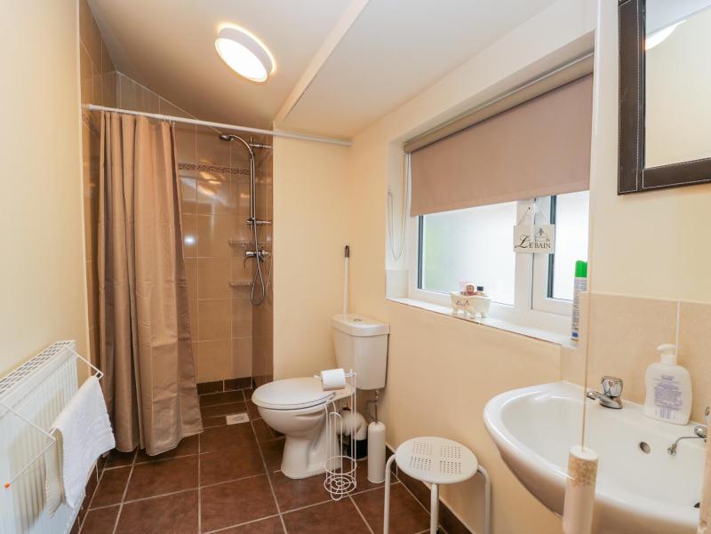 18 Howard Street - image 5