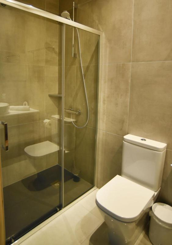 Standard Double Room image 3