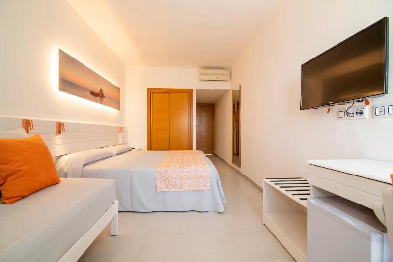 Triple Room (2 Adults + 1 Child) image 3