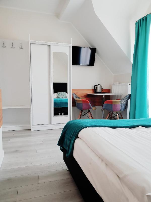 Deluxe Double Room with Balcony image 4