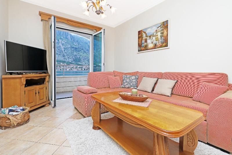 One-Bedroom Apartment image 3
