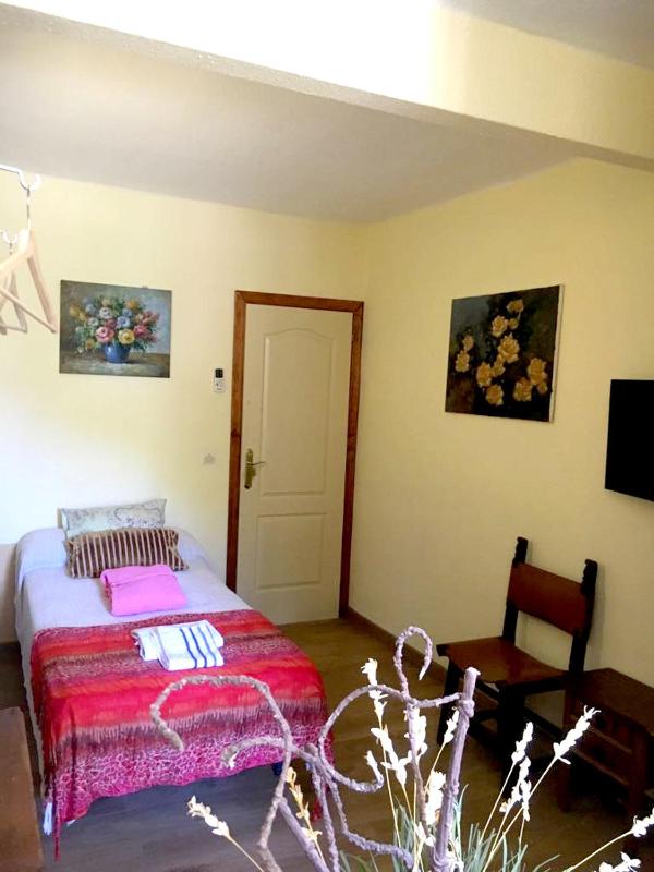 Single Room with Shower image 2