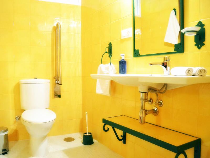 Double or Twin Room - Disability Access image 2