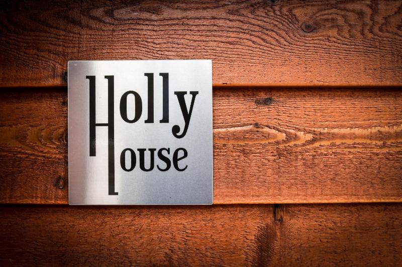 Holly House - image 31