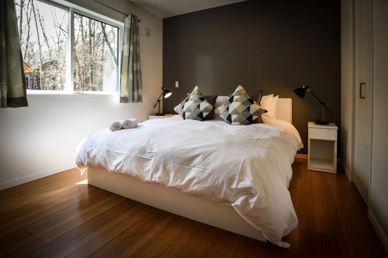 Holly House - image 2