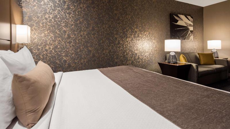 King Room with Sofa Bed image 4