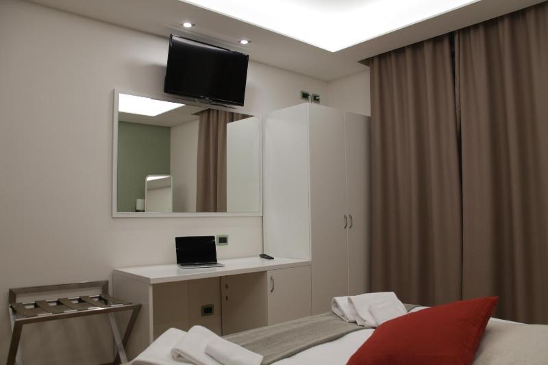 Double or Twin Room image 4