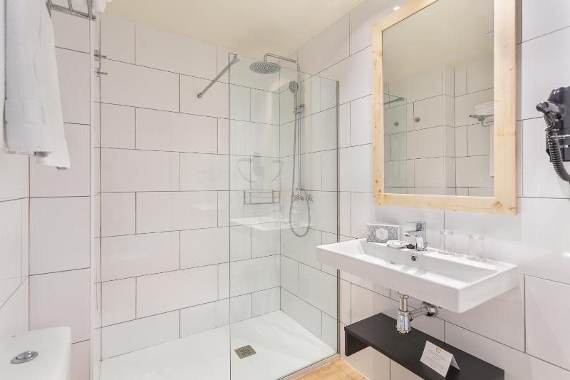 Suite 2 Adults + 2 children  image 4